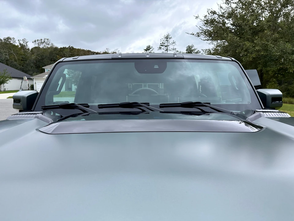 2024 GMC Hummer EV - Image 30 of 31