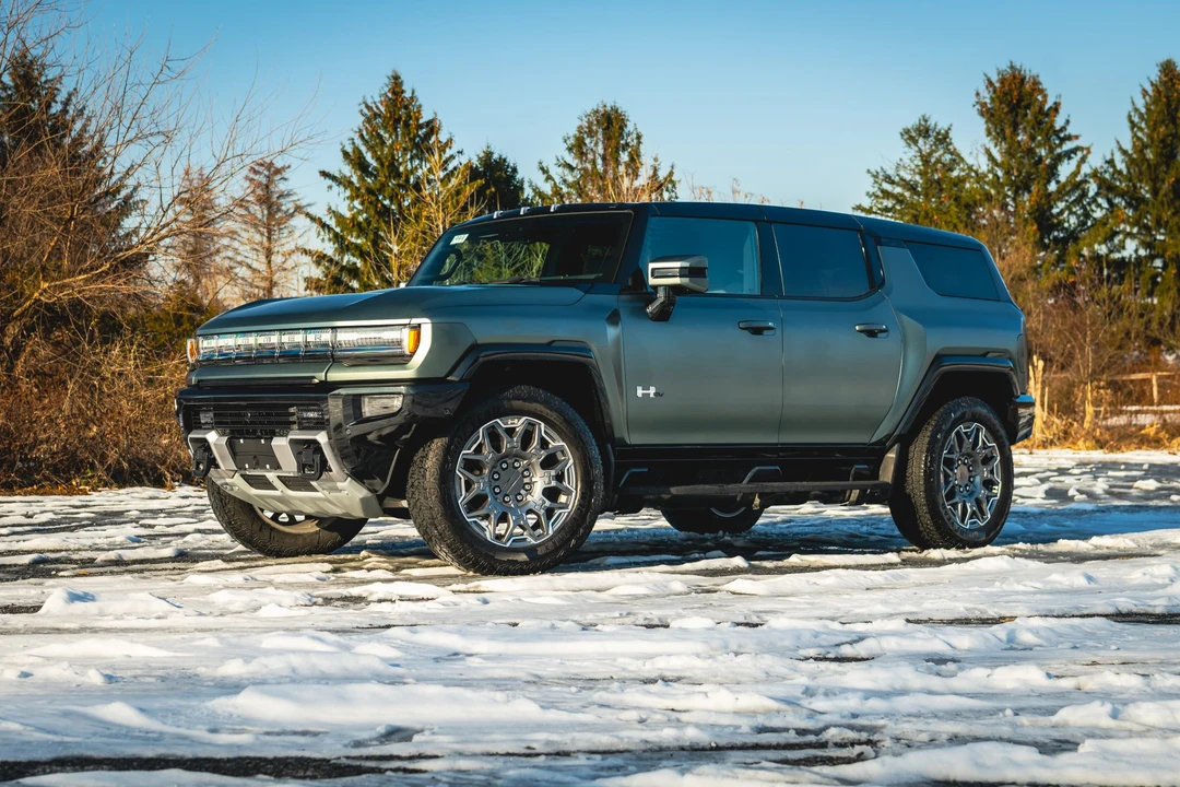 2024 GMC Hummer EV - Image 12 of 31