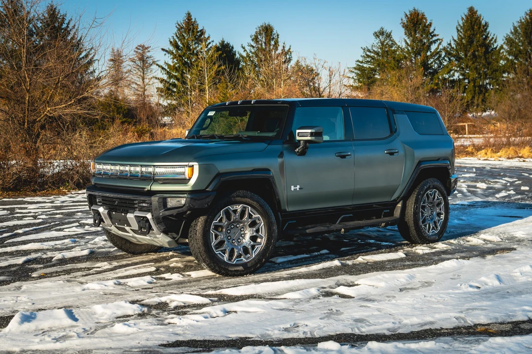 2024 GMC Hummer EV - Image 13 of 31