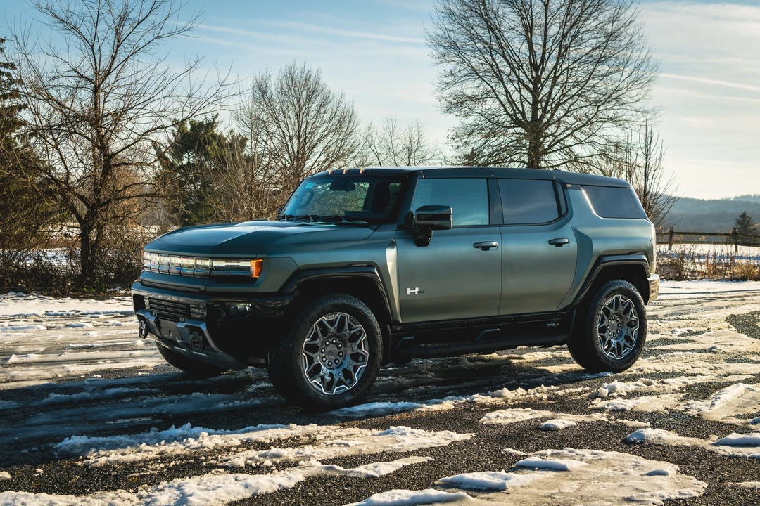 2024 GMC Hummer EV - Image 14 of 31