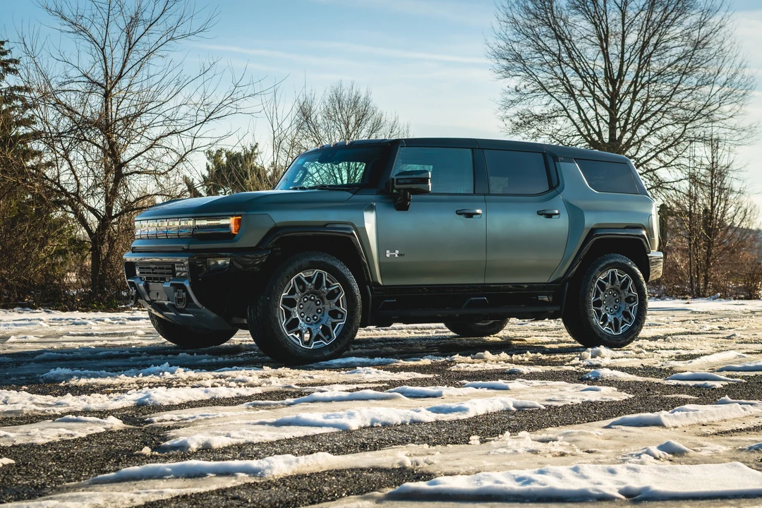 2024 GMC Hummer EV - Image 15 of 31