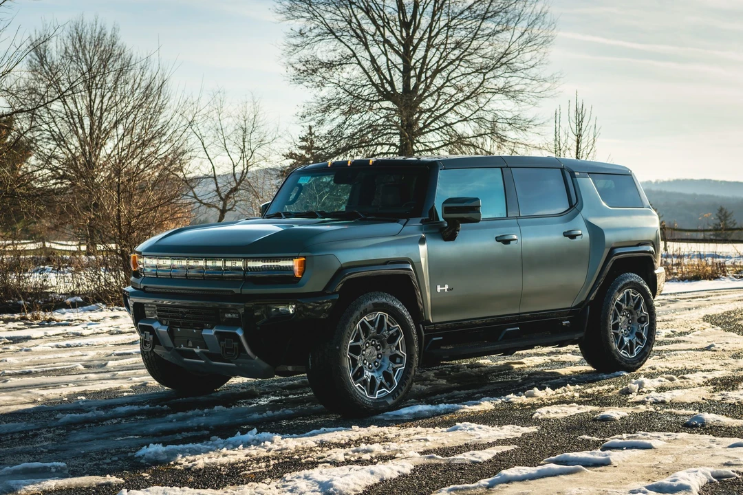 2024 GMC Hummer EV - Image 16 of 31