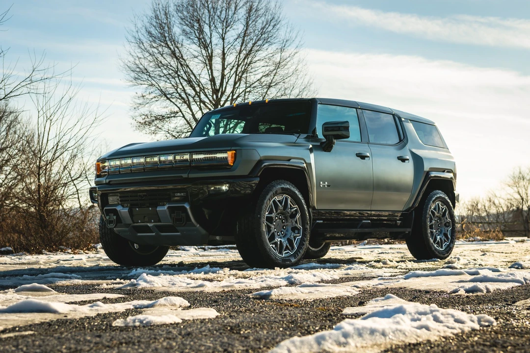 2024 GMC Hummer EV - Image 17 of 31