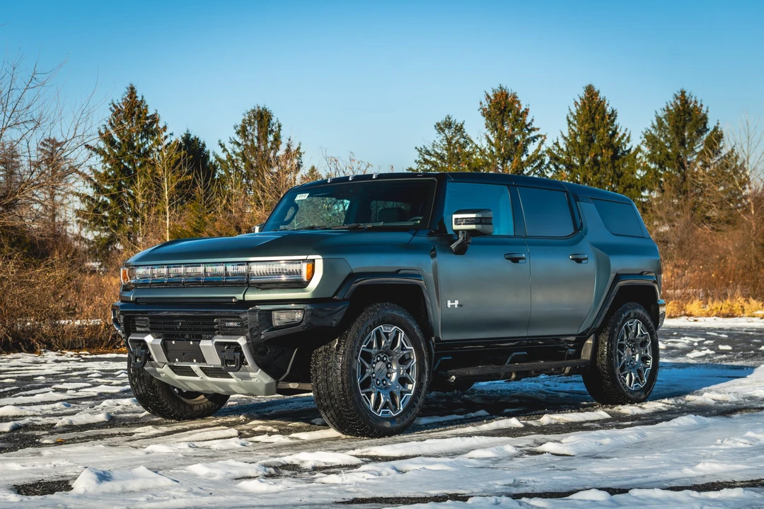 2024 GMC Hummer EV - Image 6 of 31