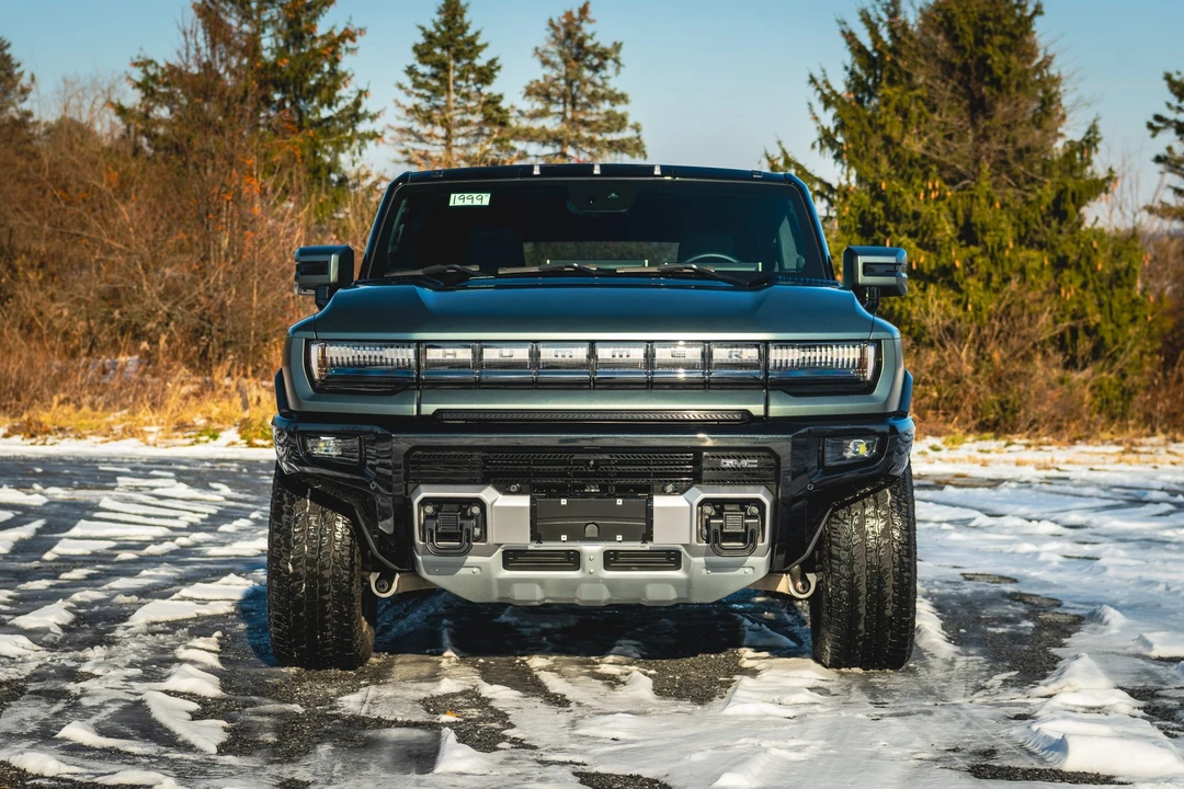 2024 GMC Hummer EV - Image 18 of 31
