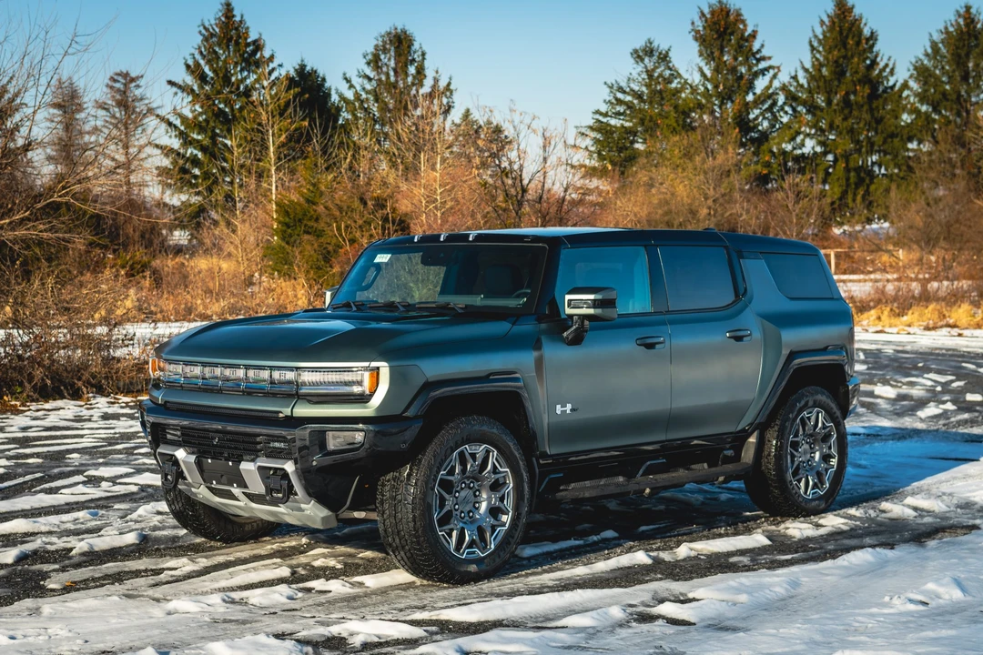 2024 GMC Hummer EV - Image 7 of 31