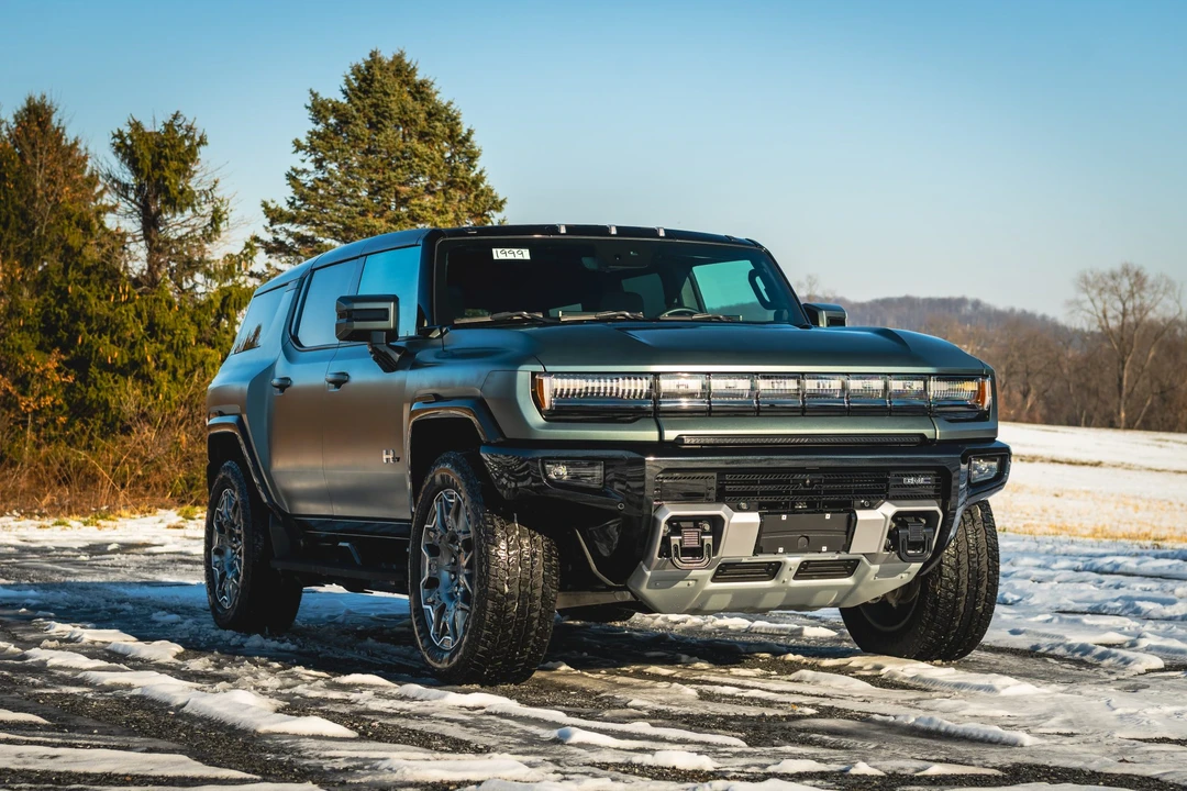 2024 GMC Hummer EV - Image 21 of 31