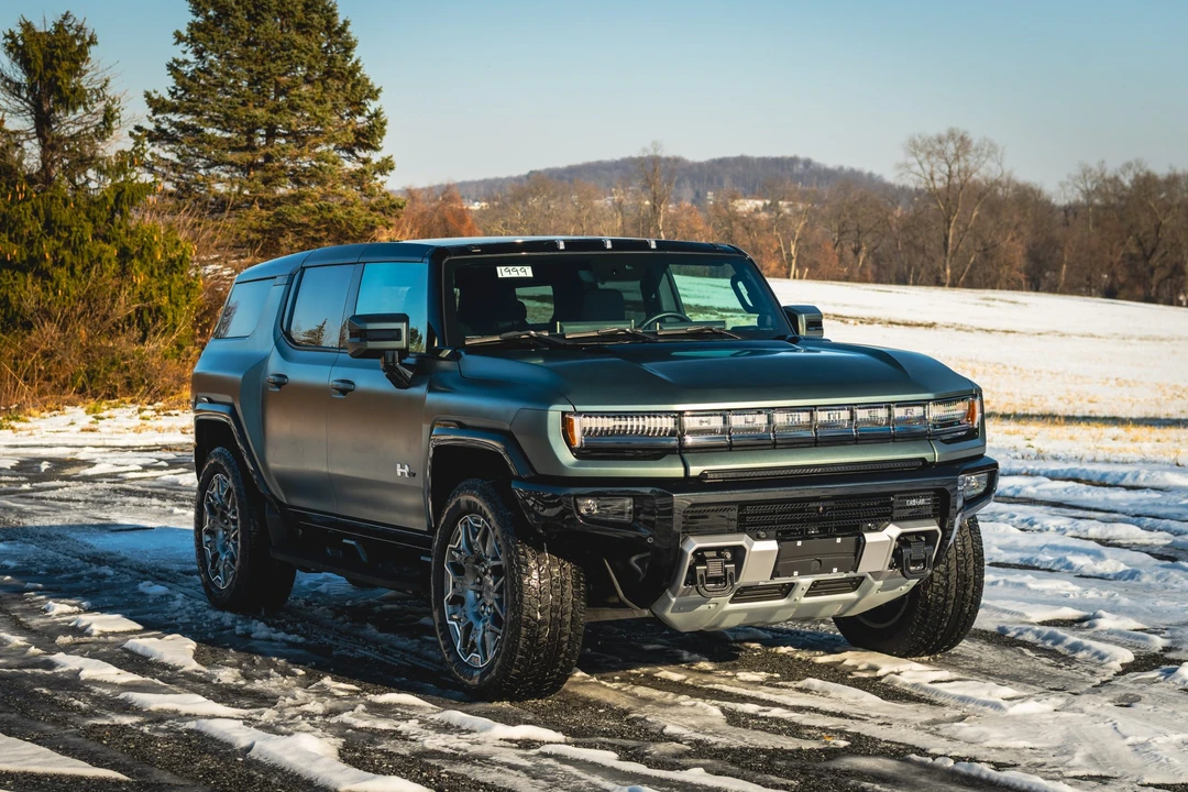 2024 GMC Hummer EV - Image 23 of 31