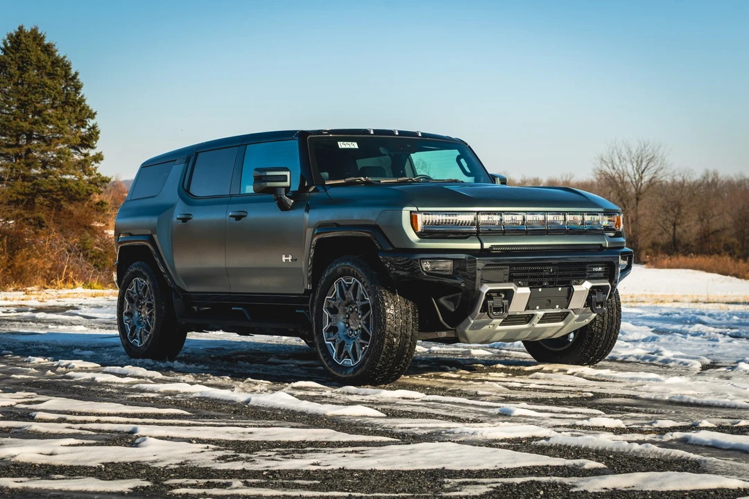 2024 GMC Hummer EV - Image 25 of 31