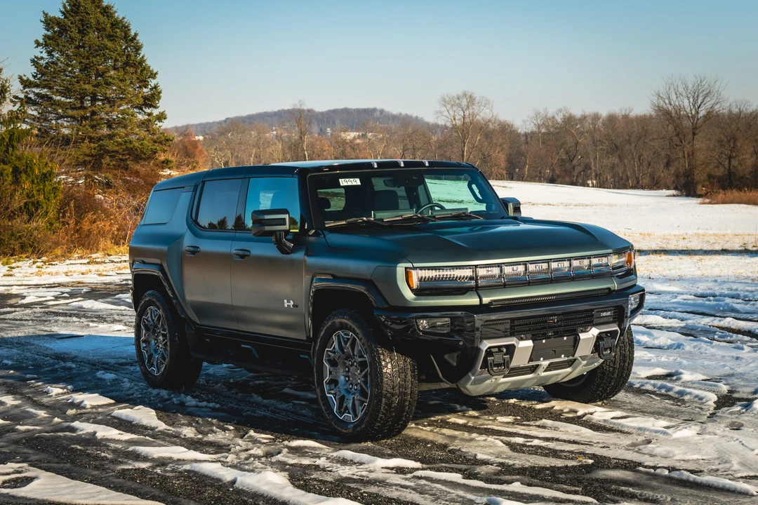 2024 GMC Hummer EV - Image 24 of 31