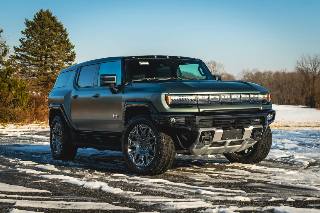 2024 GMC Hummer EV - Image 22 of 31
