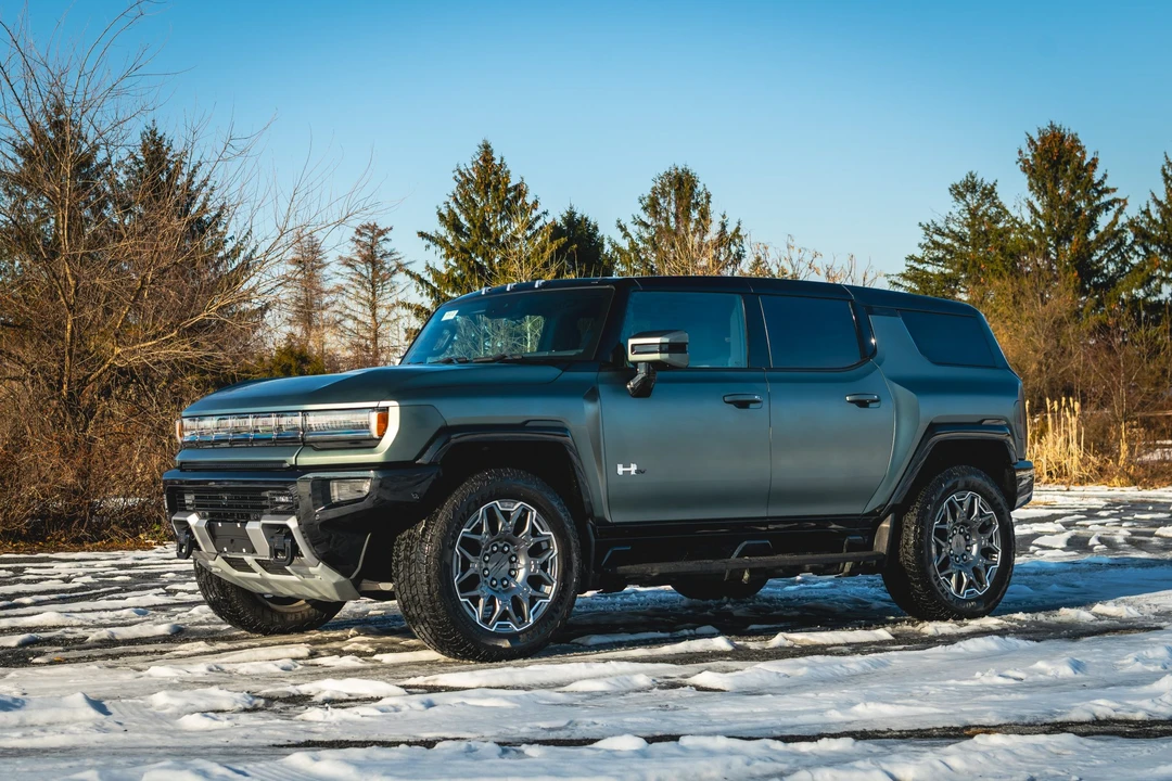 2024 GMC Hummer EV - Image 8 of 31