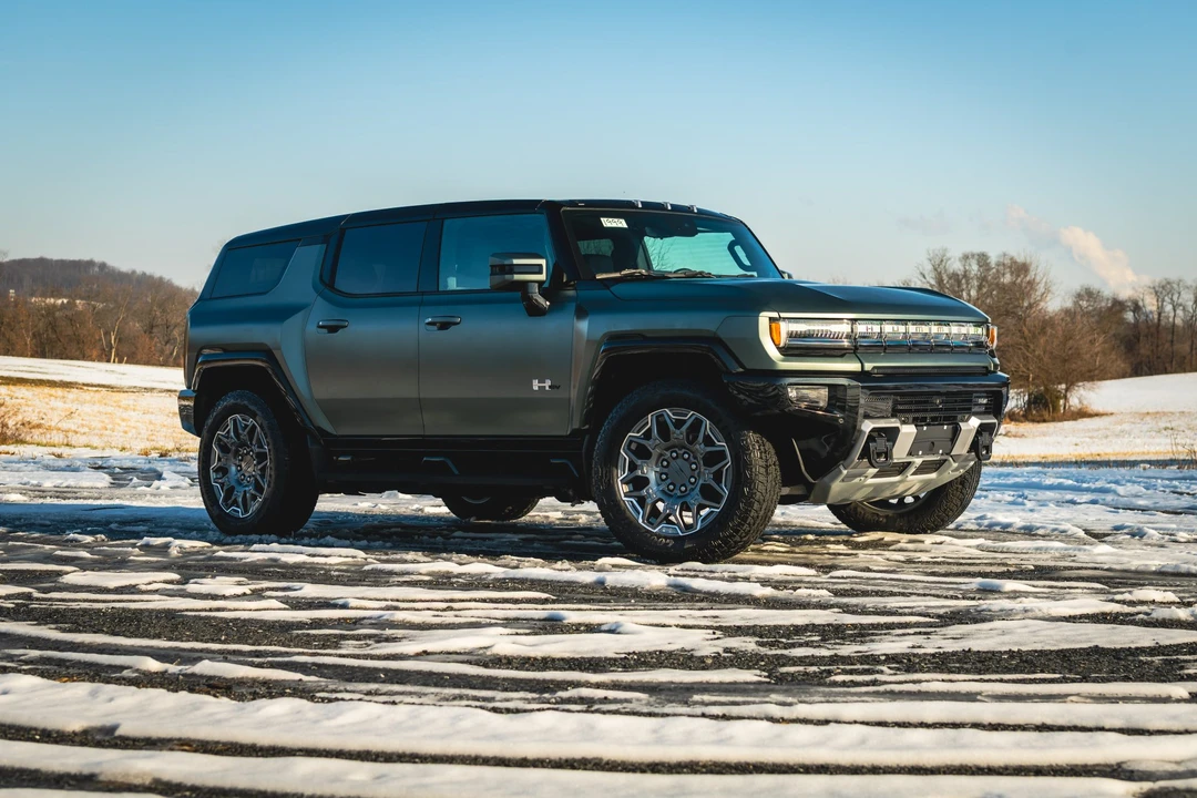2024 GMC Hummer EV - Image 28 of 31