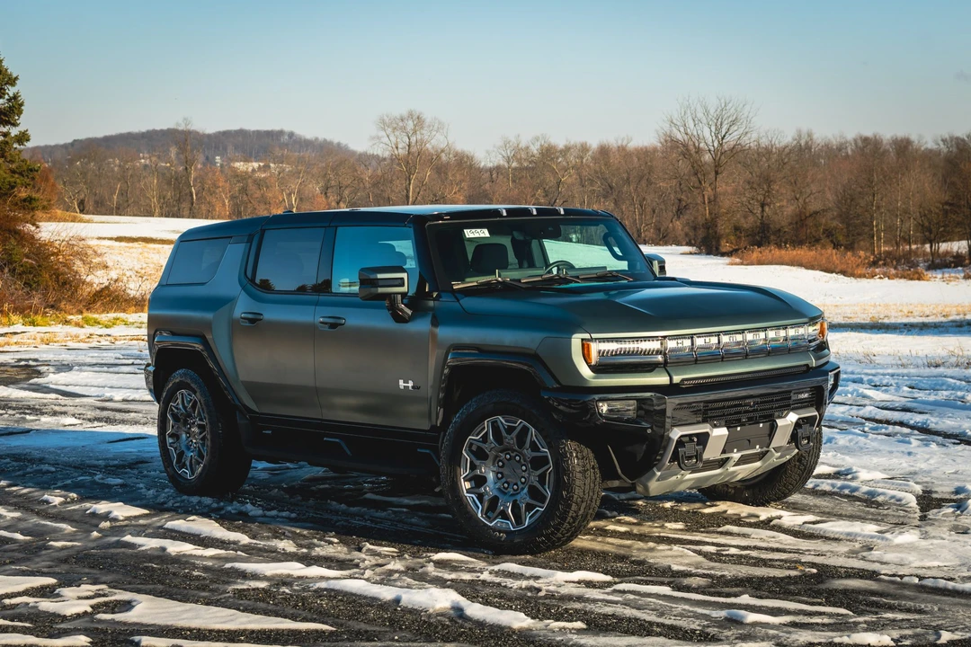 2024 GMC Hummer EV - Image 29 of 31