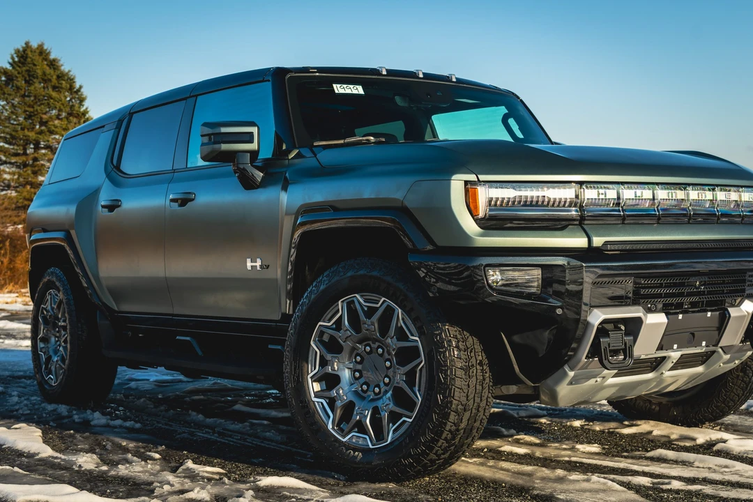 2024 GMC Hummer EV - Image 20 of 31