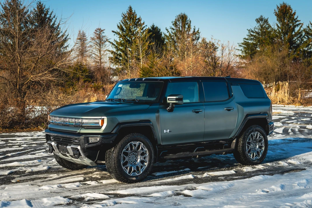 2024 GMC Hummer EV - Image 9 of 31