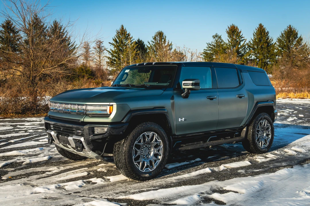 2024 GMC Hummer EV - Image 11 of 31