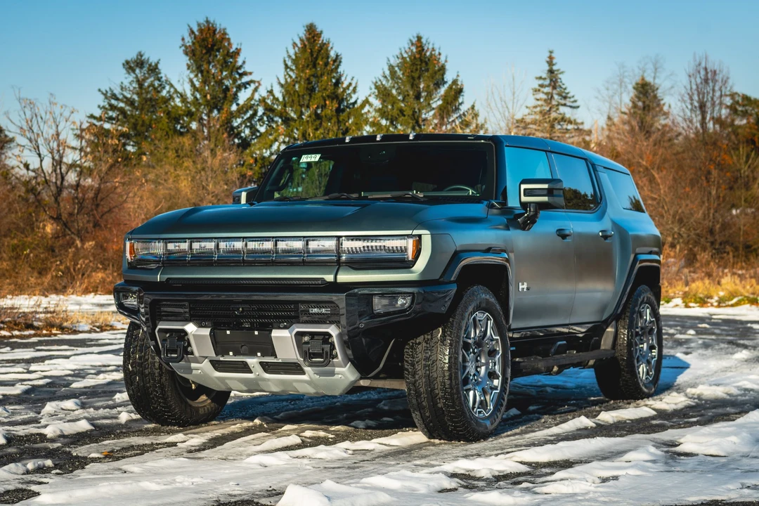 2024 GMC Hummer EV - Image 2 of 31