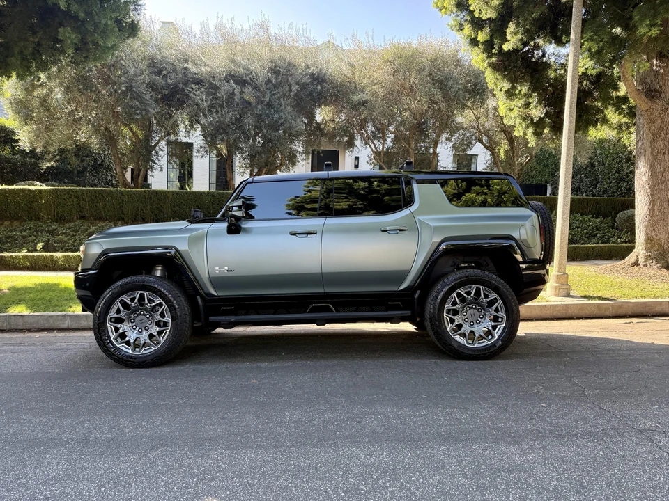 2024 GMC Hummer EV - Image 15 of 31