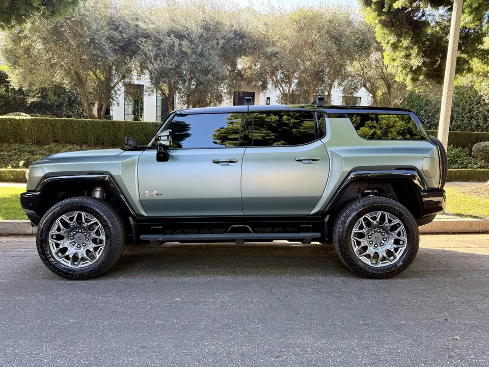 2024 GMC Hummer EV - Image 16 of 31