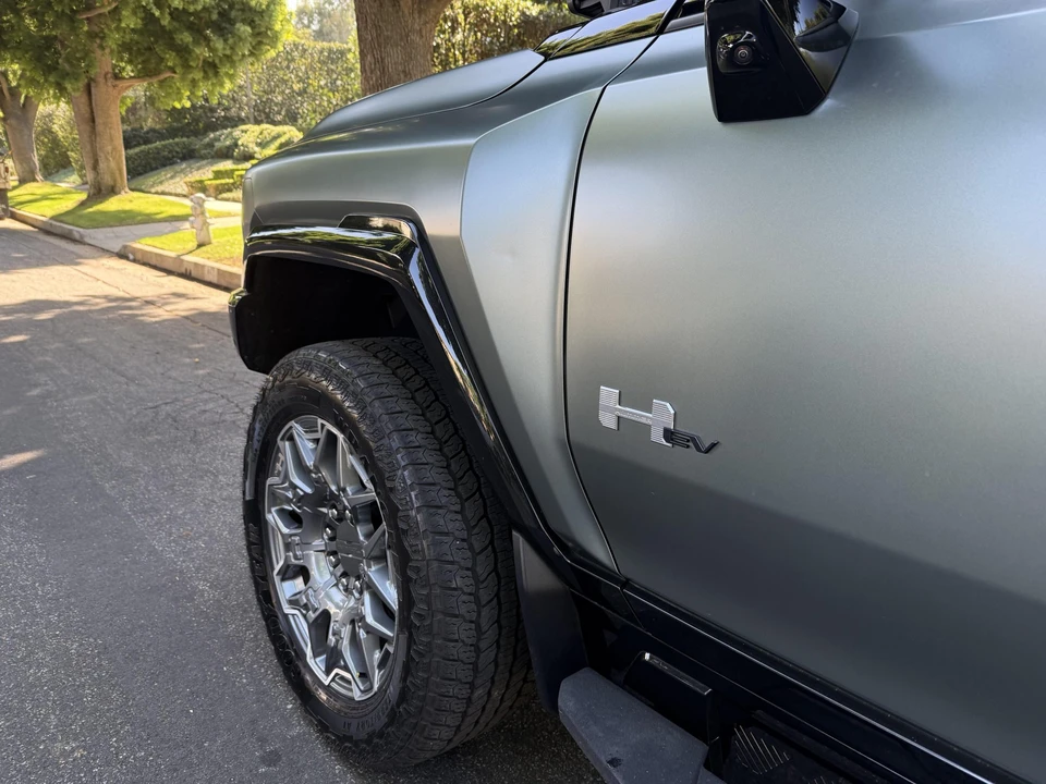 2024 GMC Hummer EV - Image 31 of 31