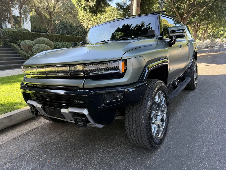2024 GMC Hummer EV - Image 19 of 31