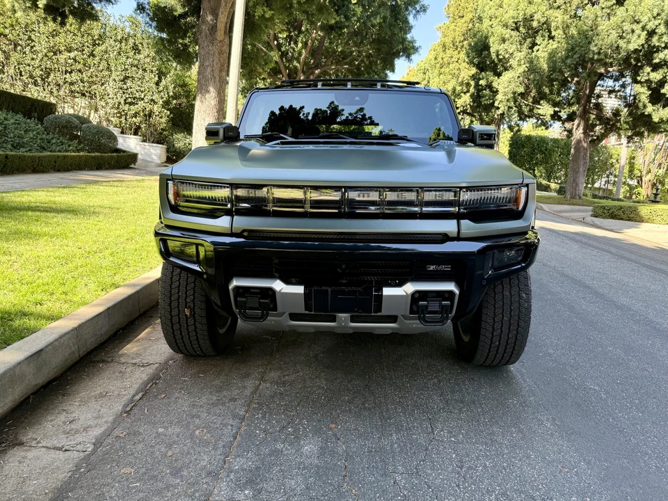2024 GMC Hummer EV - Image 6 of 31