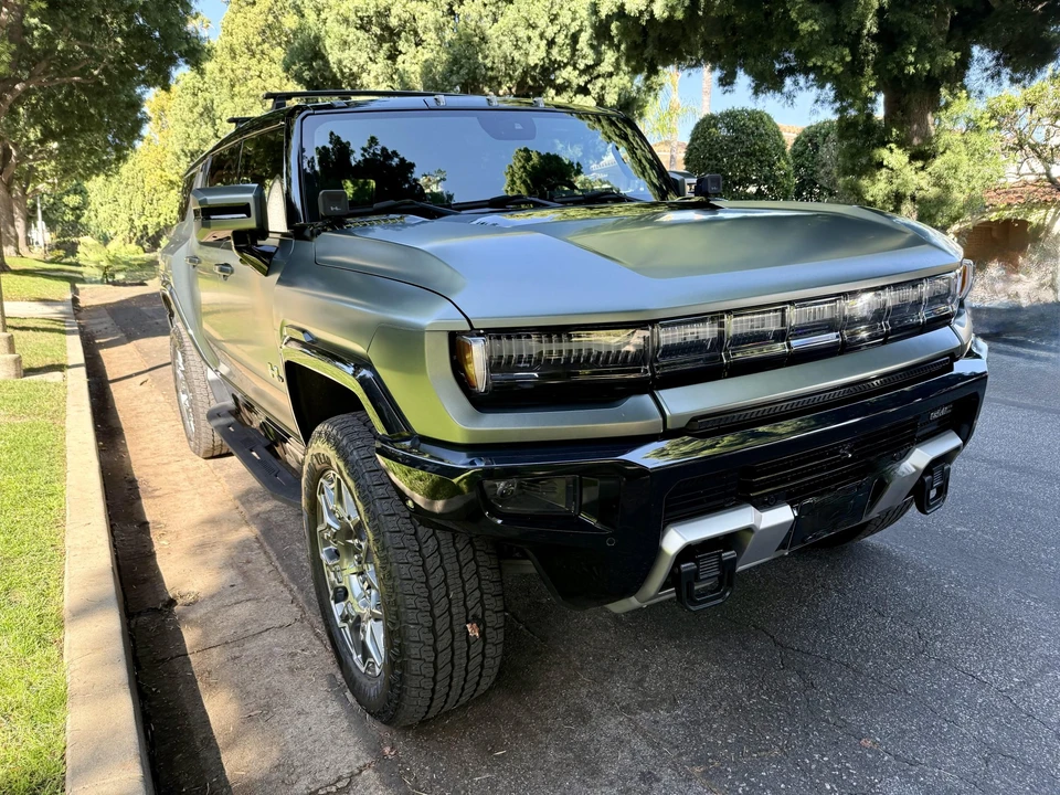 2024 GMC Hummer EV - Image 20 of 31