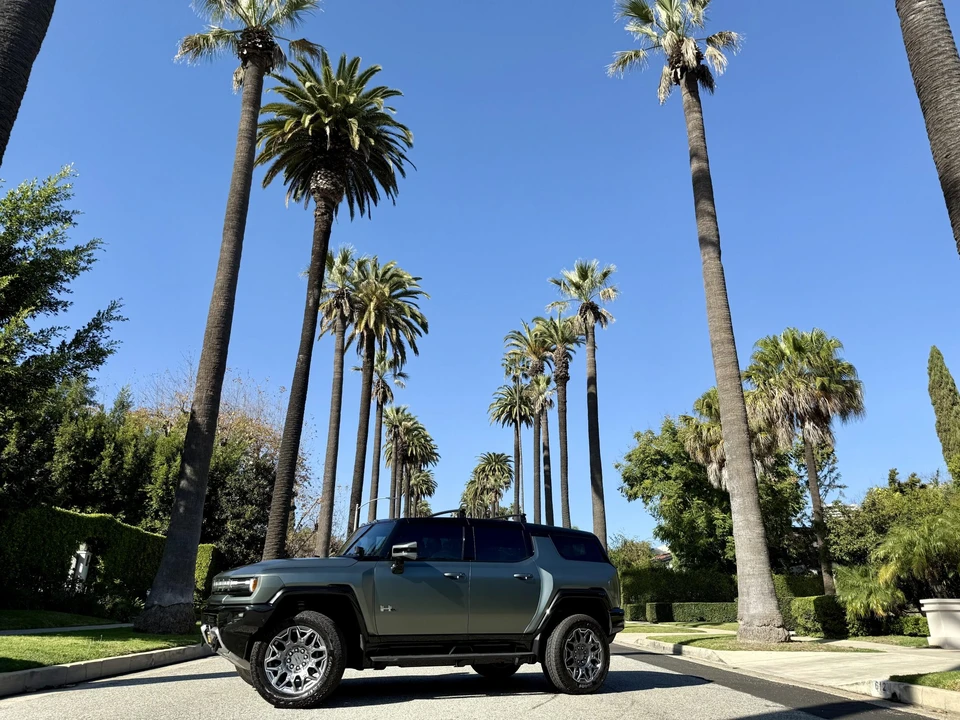 2024 GMC Hummer EV - Image 21 of 31