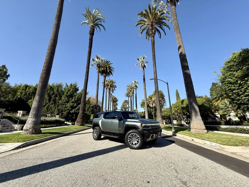 2024 GMC Hummer EV - Image 24 of 31