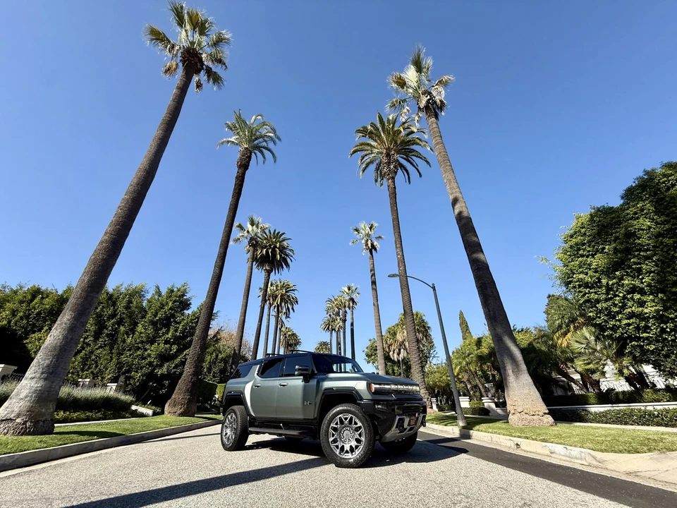 2024 GMC Hummer EV - Image 23 of 31
