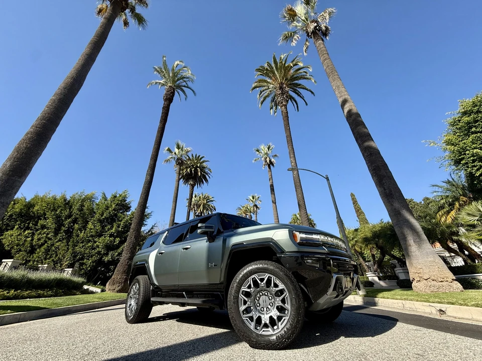 2024 GMC Hummer EV - Image 22 of 31