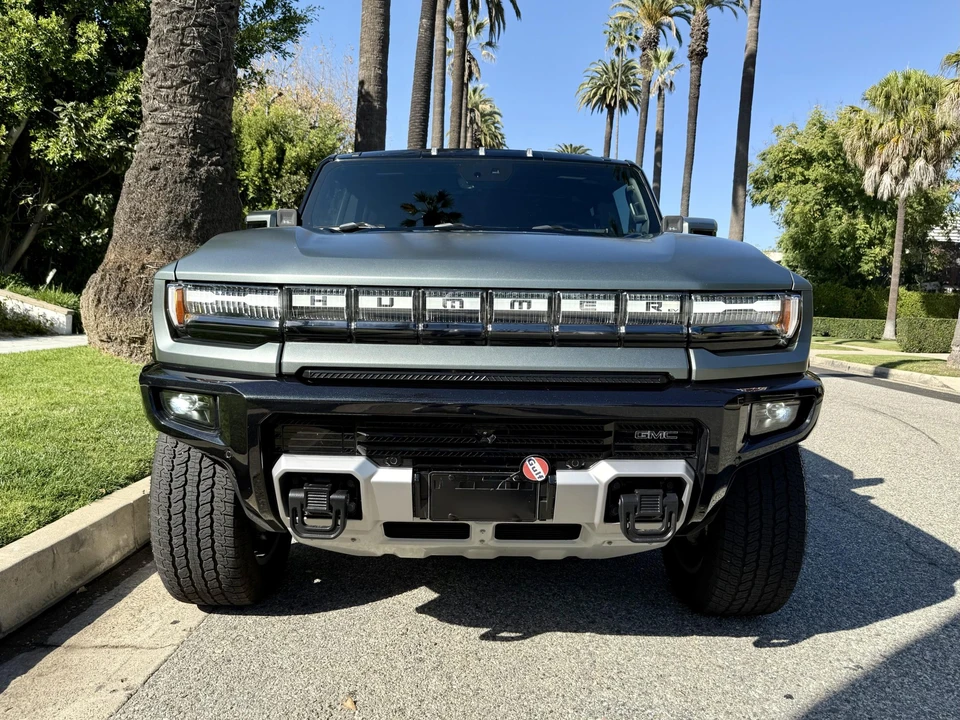2024 GMC Hummer EV - Image 5 of 31