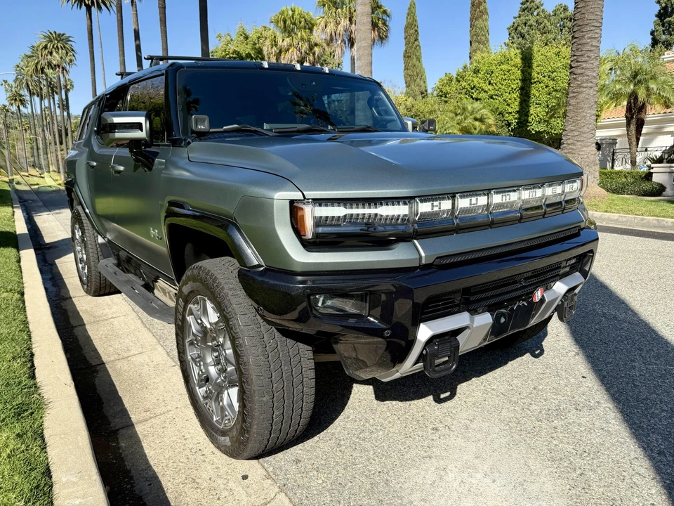 2024 GMC Hummer EV - Image 7 of 31