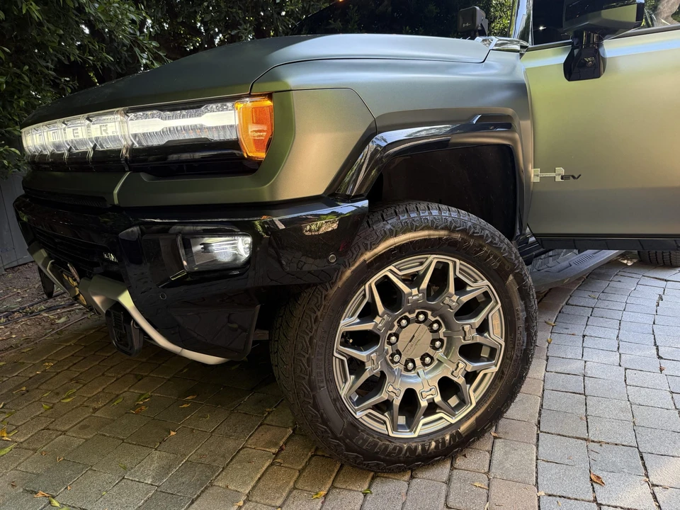 2024 GMC Hummer EV - Image 26 of 31