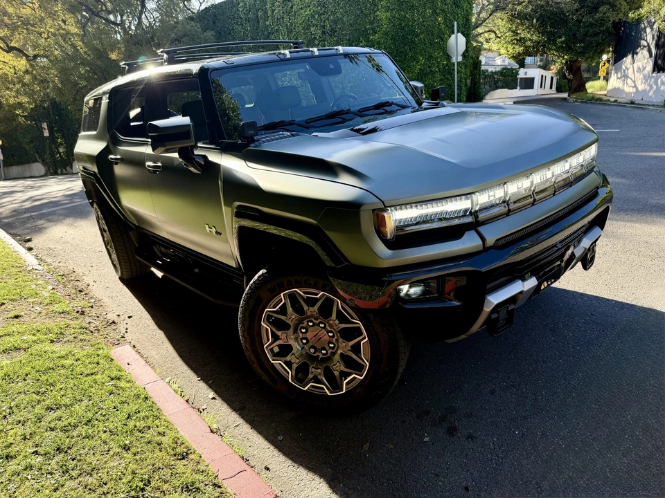 2024 GMC Hummer EV - Image 8 of 31