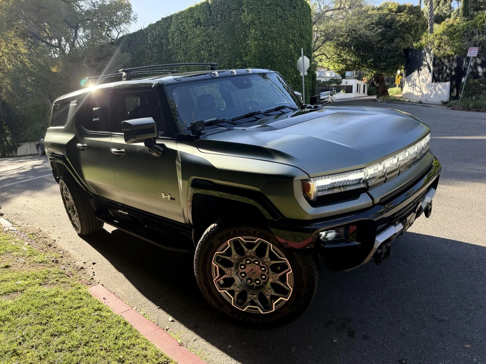 2024 GMC Hummer EV - Image 9 of 31