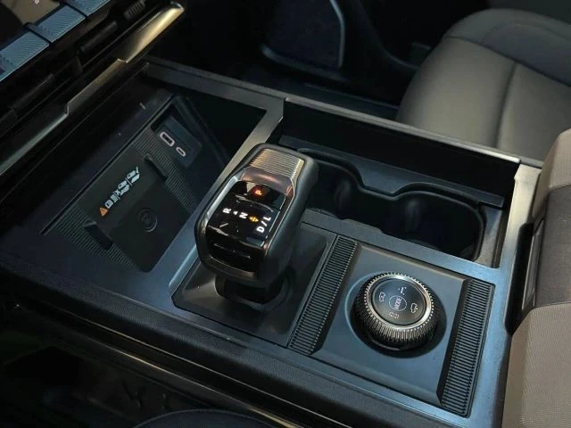 2024 GMC Hummer EV - Image 26 of 31