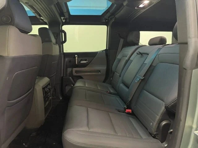 2024 GMC Hummer EV - Image 17 of 31