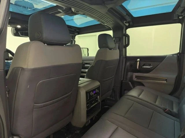 2024 GMC Hummer EV - Image 14 of 31