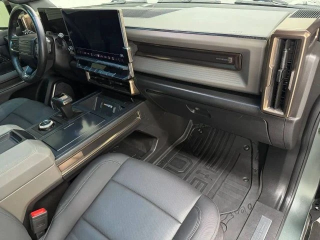 2024 GMC Hummer EV - Image 11 of 31