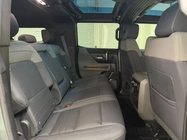 2024 GMC Hummer EV - Image 16 of 31