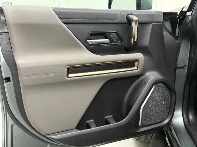 2024 GMC Hummer EV - Image 16 of 21