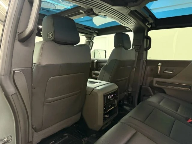 2024 GMC Hummer EV - Image 19 of 21