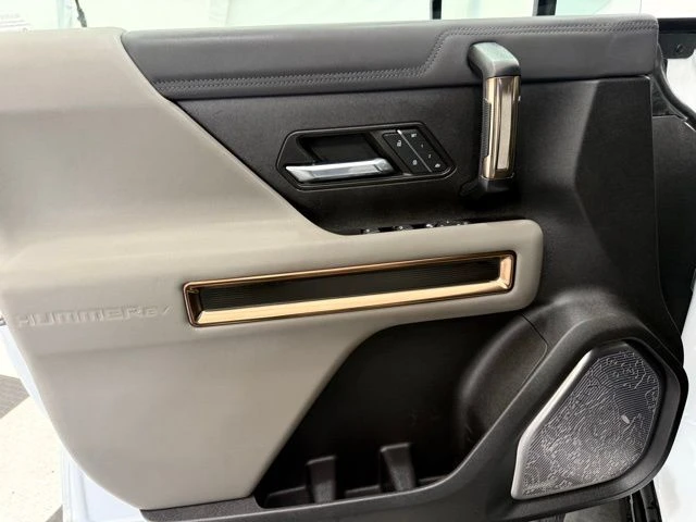 2024 GMC Hummer EV - Image 17 of 20