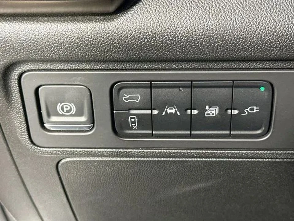 2024 GMC Hummer EV - Image 10 of 20