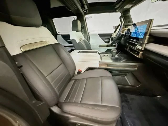 2024 GMC Hummer EV - Image 19 of 20