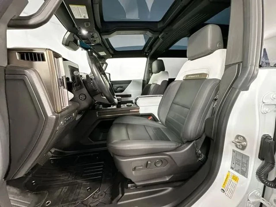 2024 GMC Hummer EV - Image 11 of 19