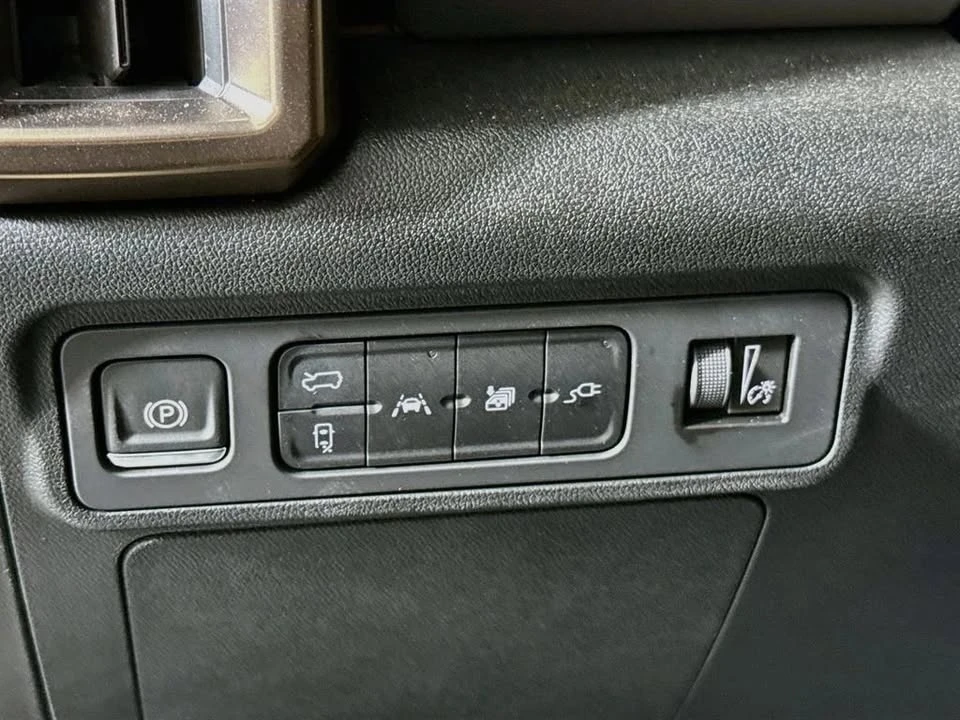 2024 GMC Hummer EV - Image 9 of 20