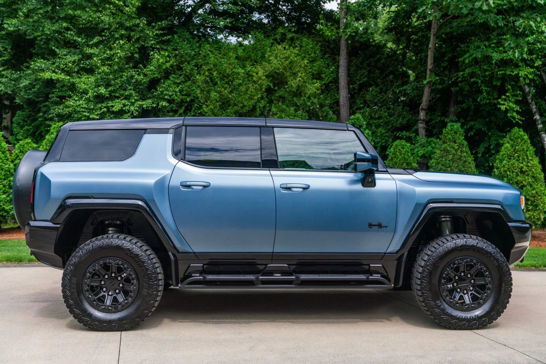 2024 GMC Hummer EV - Image 8 of 31